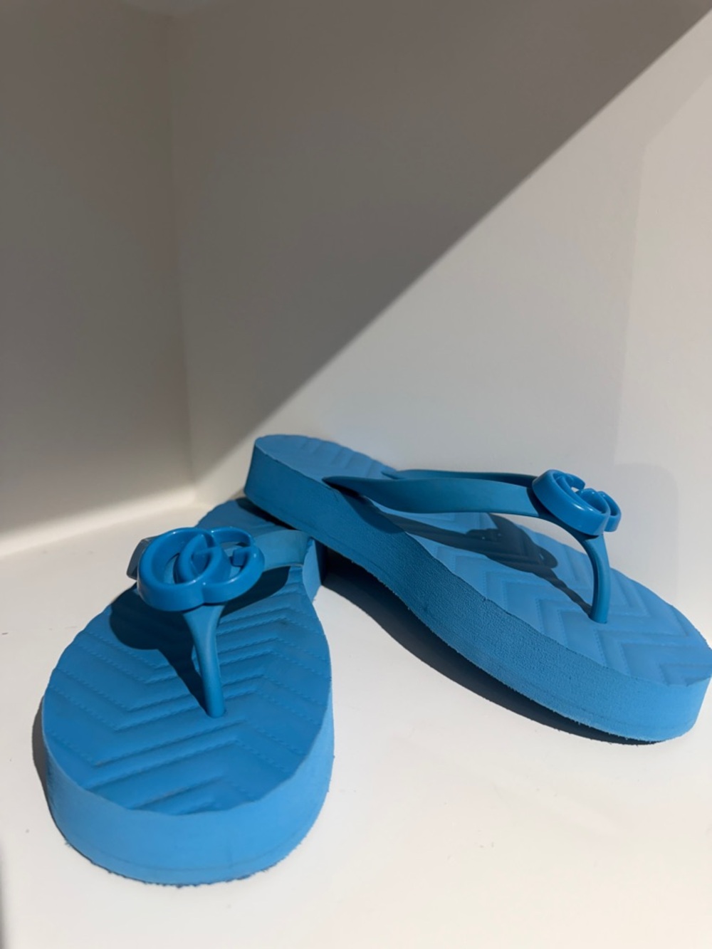 Gucci Double G Logo Rubber Flip Flops